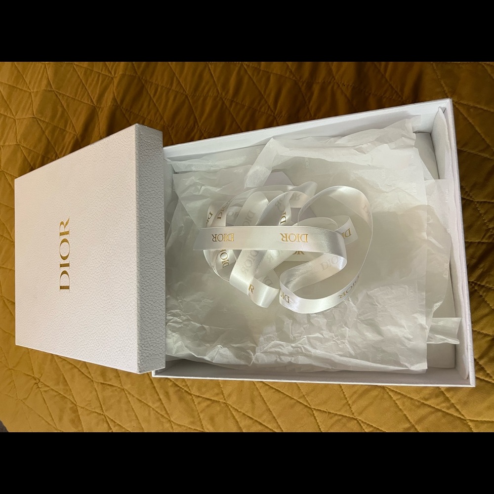 BOX - Picture 2 of 2